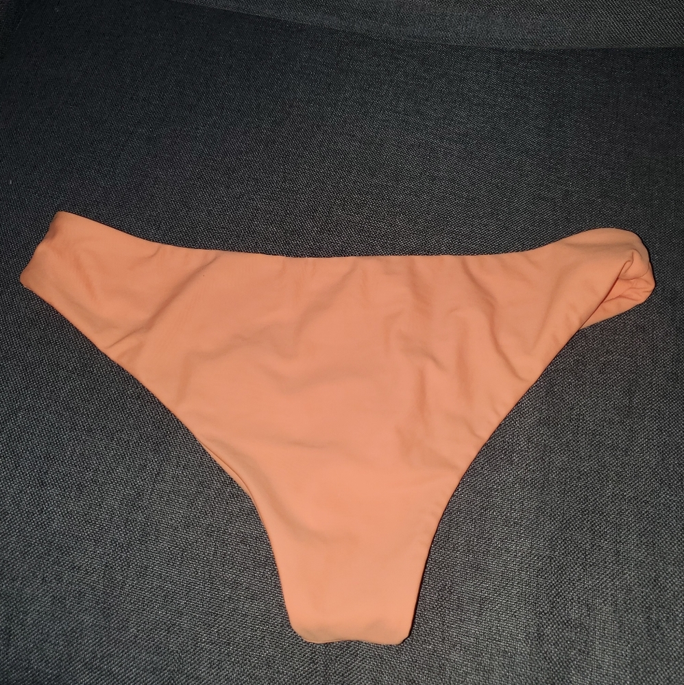 Bikini - Picture 6 of 6